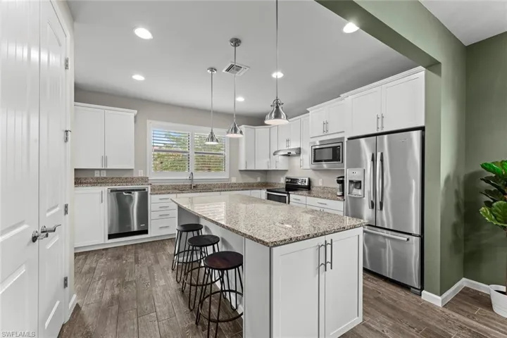 Light bright kitchen  - look at the cabinets and counter space!