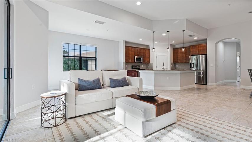 Open floorplan - easy entertaining