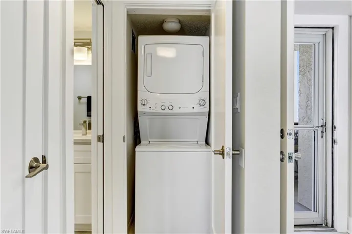 Washer/dryer closet