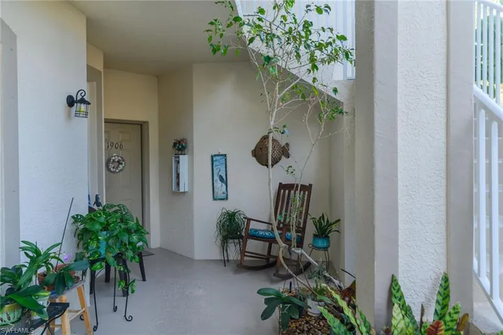 350  Newport  DR, Naples, FL 34114