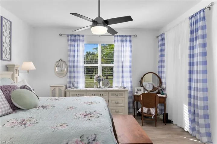 350  Newport  DR, Naples, FL 34114