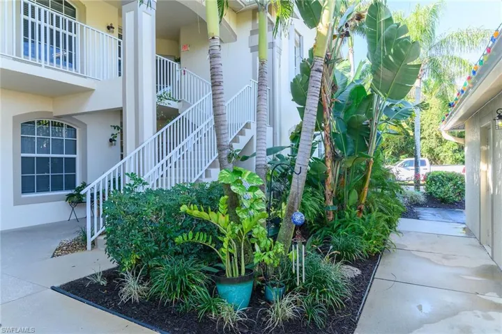 350  Newport  DR, Naples, FL 34114