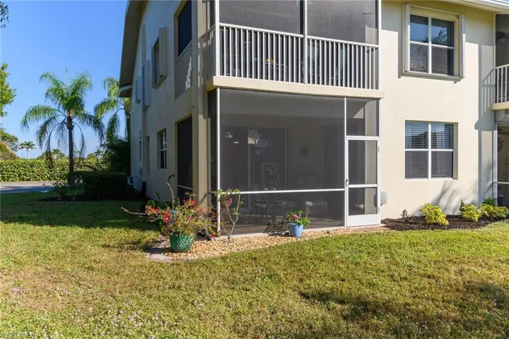 350  Newport  DR, Naples, FL 34114