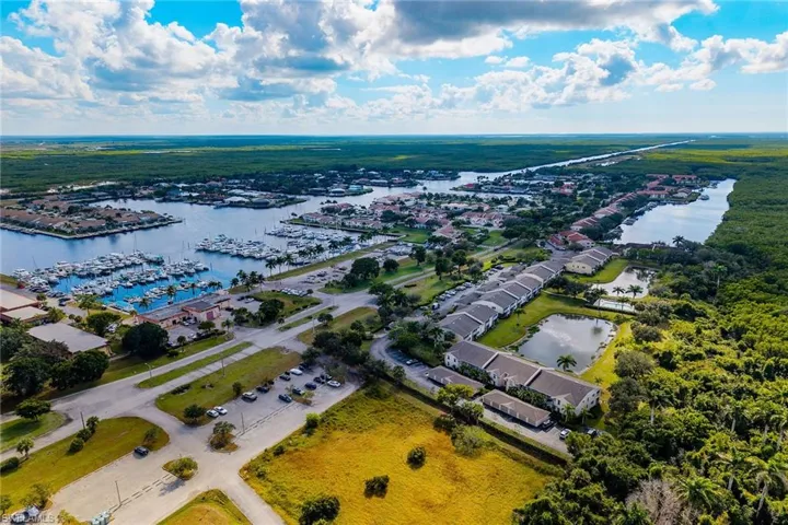 350  Newport  DR, Naples, FL 34114