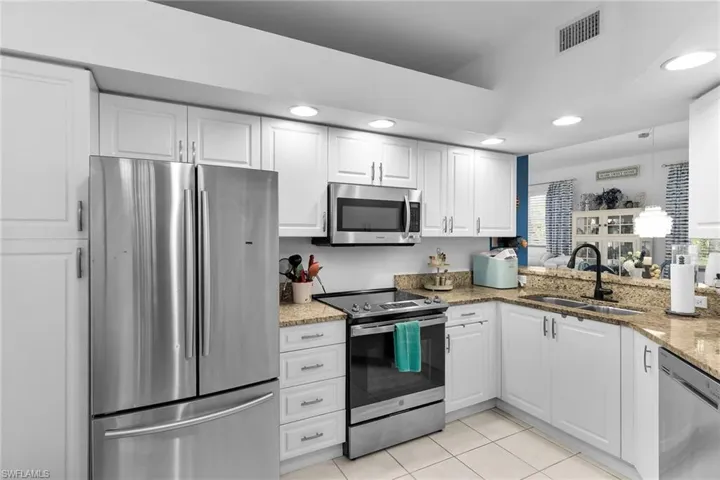 350  Newport  DR, Naples, FL 34114