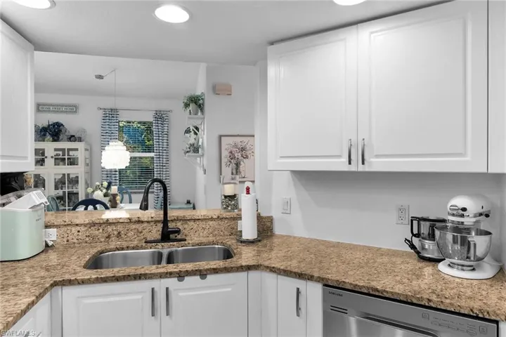 350  Newport  DR, Naples, FL 34114
