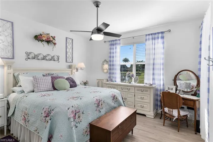 350  Newport  DR, Naples, FL 34114