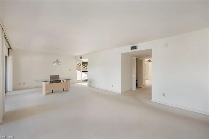 517  Lake Louise  CIR, Naples, FL 34110