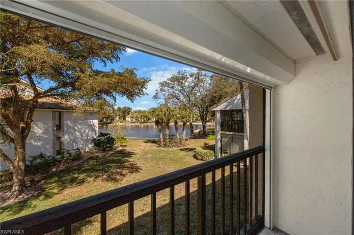 517  Lake Louise  CIR, Naples, FL 34110