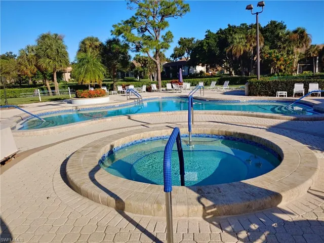 517  Lake Louise  CIR, Naples, FL 34110
