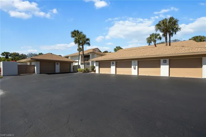 517  Lake Louise  CIR, Naples, FL 34110