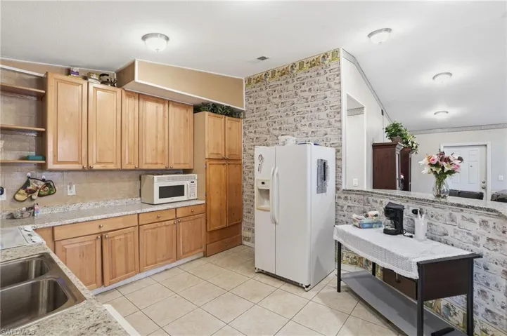 2405 Zoysia Ln, North Fort Myers, Florida 33917