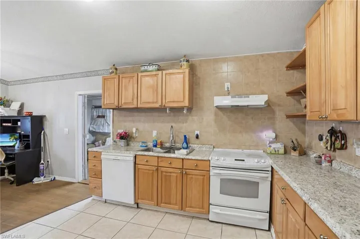2405 Zoysia Ln, North Fort Myers, Florida 33917