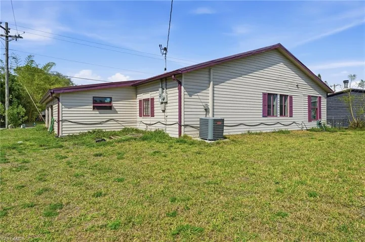 2405 Zoysia Ln, North Fort Myers, Florida 33917
