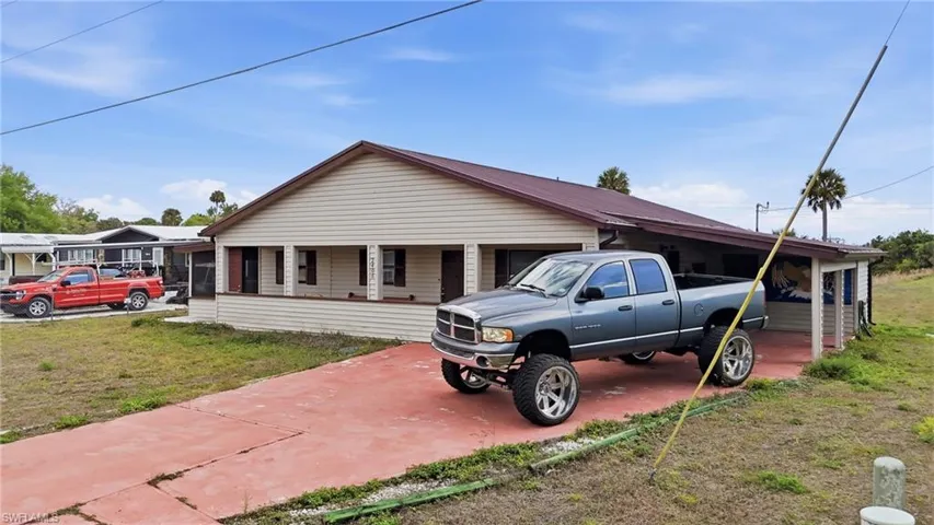 2405 Zoysia Ln, North Fort Myers, Florida 33917