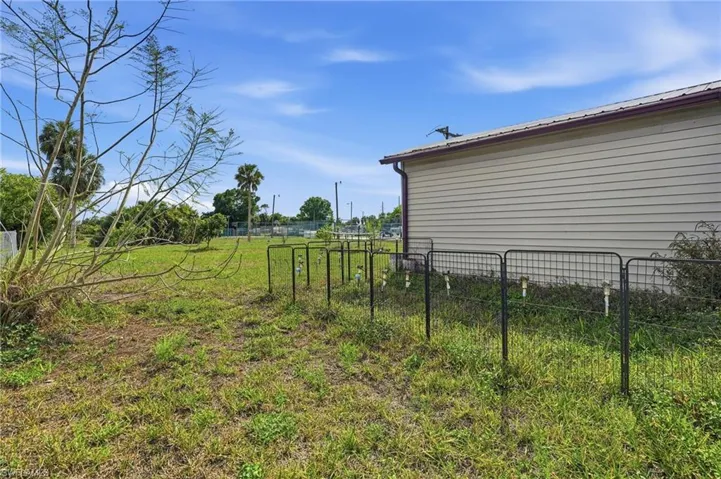 2405 Zoysia Ln, North Fort Myers, Florida 33917