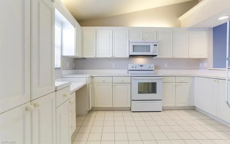 13093 Castle Harbour Dr L10, Naples, Florida 34110