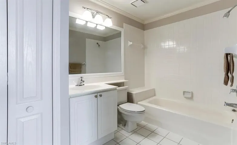 13093 Castle Harbour Dr L10, Naples, Florida 34110