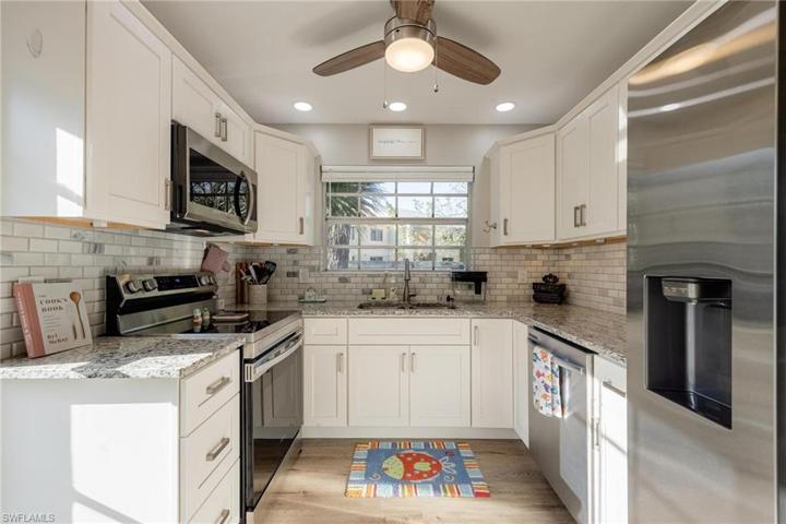 10450  Lakeport  CT, Lehigh Acres, FL 33936