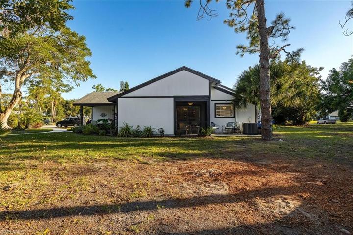 10450  Lakeport  CT, Lehigh Acres, FL 33936
