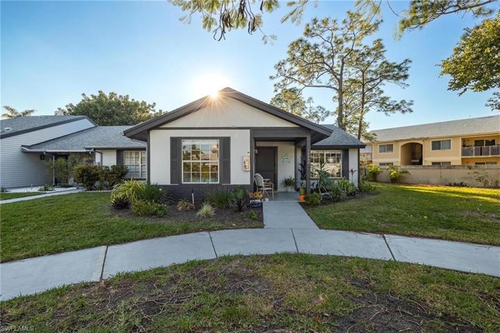 10450  Lakeport  CT, Lehigh Acres, FL 33936