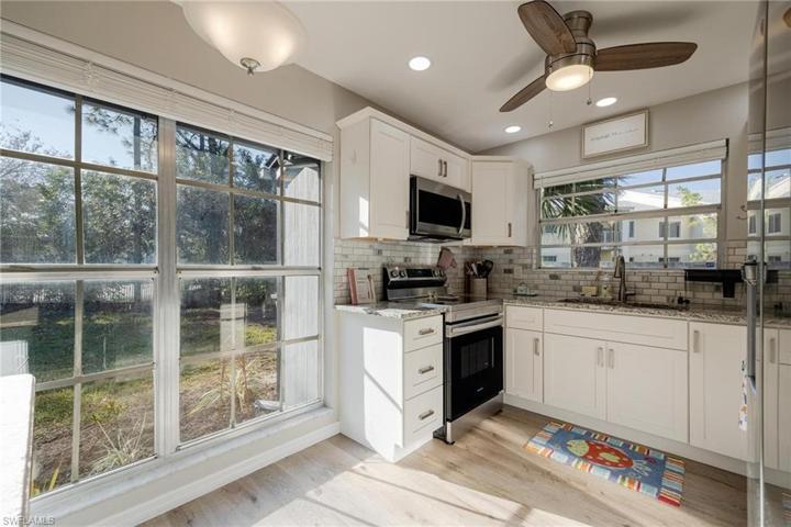 10450  Lakeport  CT, Lehigh Acres, FL 33936