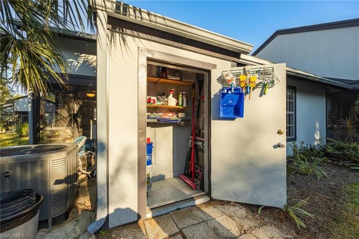 10450  Lakeport  CT, Lehigh Acres, FL 33936