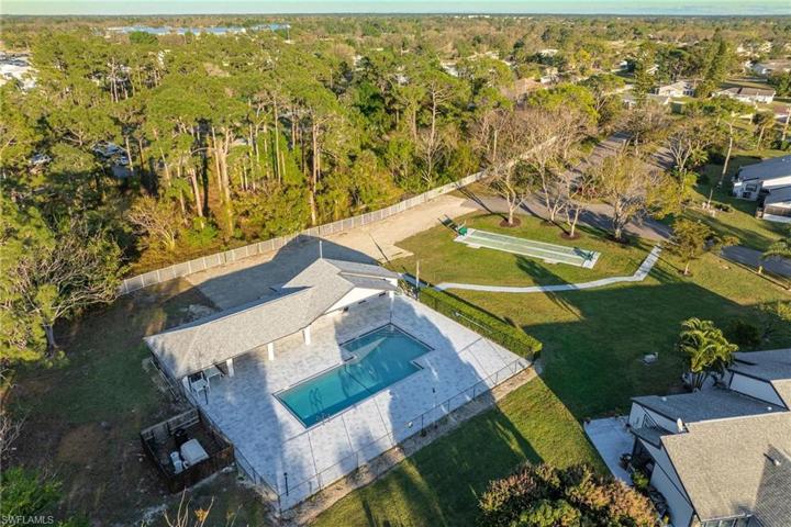 10450  Lakeport  CT, Lehigh Acres, FL 33936