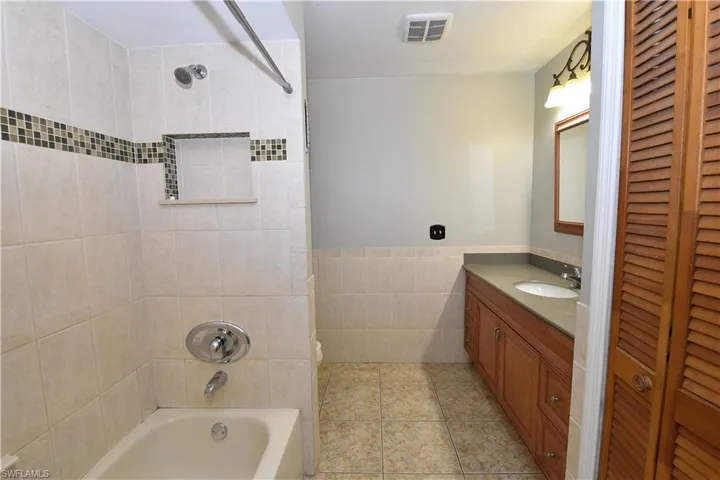 621  Lake  AVE, Lehigh Acres, FL 33972
