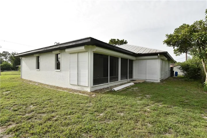 621  Lake  AVE, Lehigh Acres, FL 33972