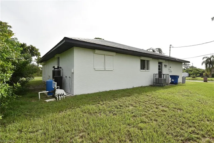 621  Lake  AVE, Lehigh Acres, FL 33972