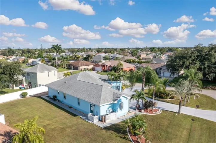 Birds eye view of property
