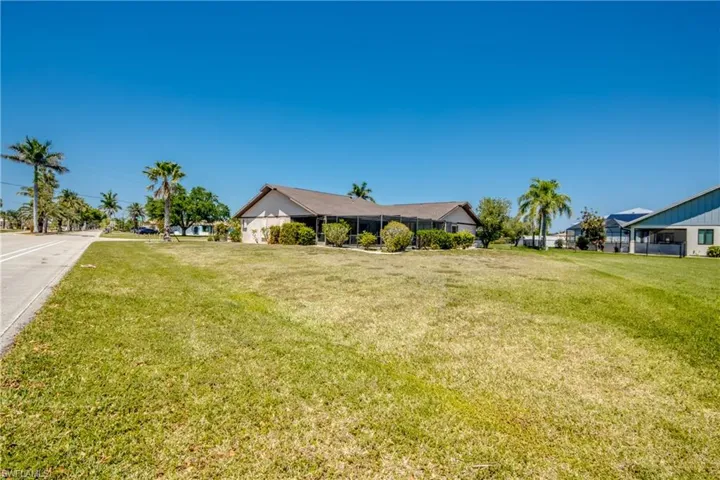 3347 Se 22nd Ave, Cape Coral Fl 33904