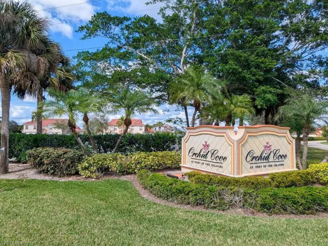 25058  Peacock  LN, Naples, FL 34114