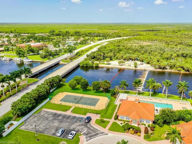 25058  Peacock  LN, Naples, FL 34114