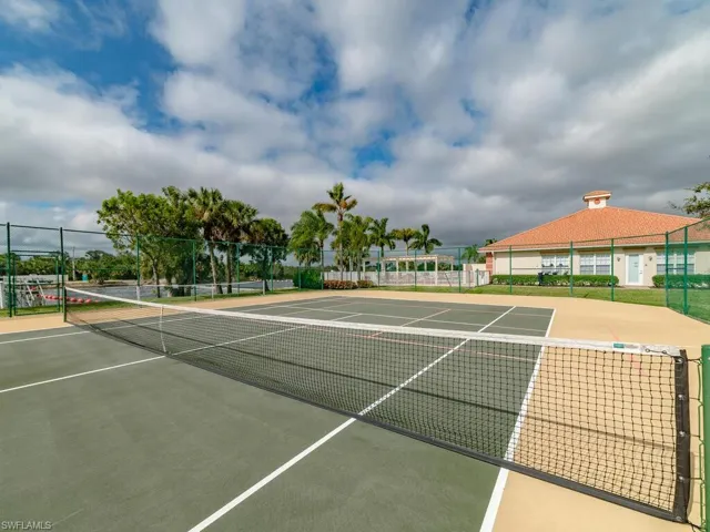 25058  Peacock  LN, Naples, FL 34114