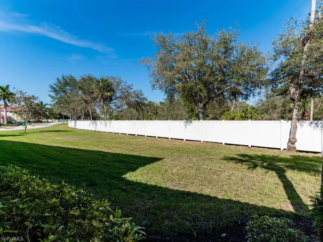 25058  Peacock  LN, Naples, FL 34114