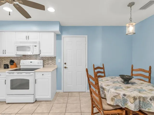 25058  Peacock  LN, Naples, FL 34114