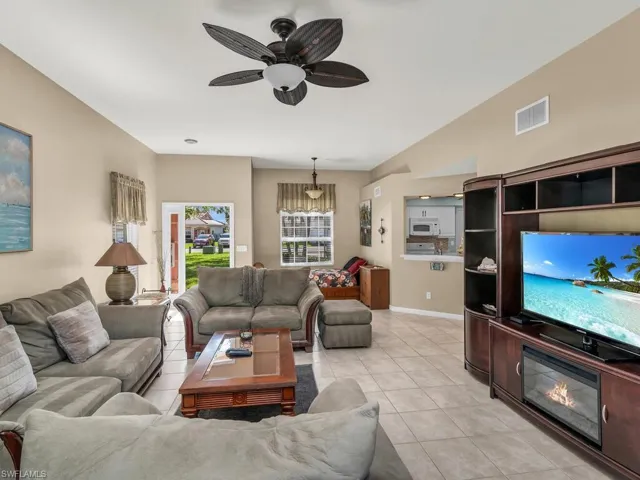 25058  Peacock  LN, Naples, FL 34114