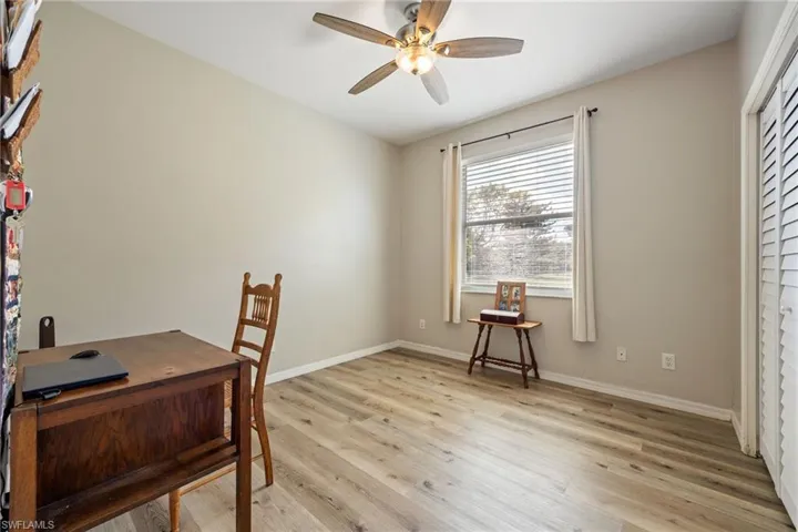 3rd bedroom or nice home office space!