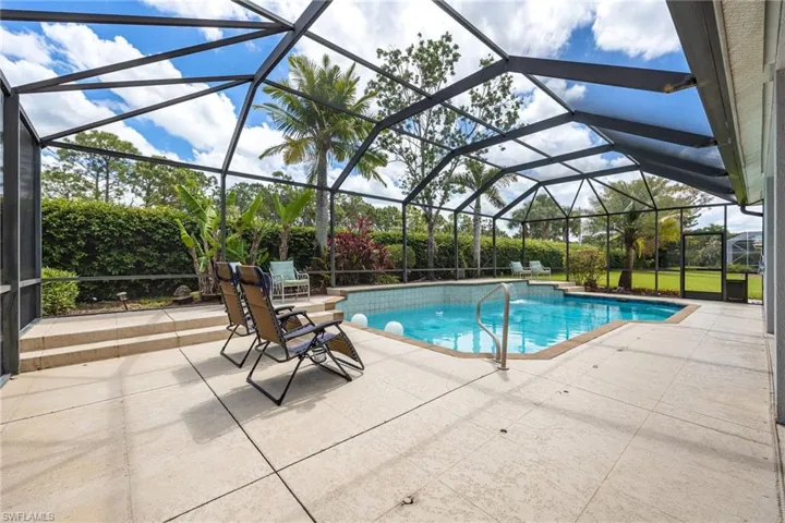 Private pool area with plenty of space to sunbathe and relax under the sun!