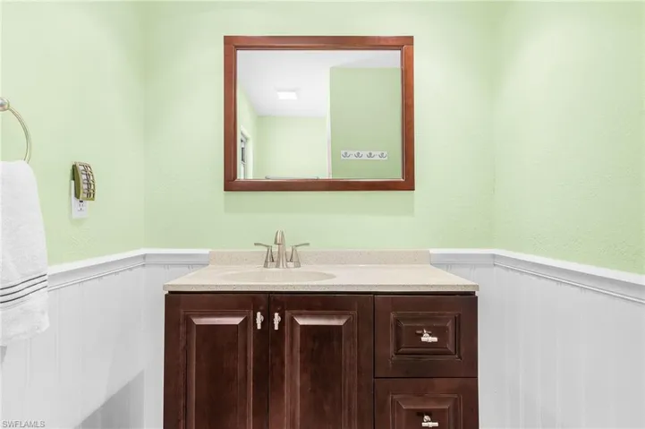 1205 Ne 11th Ter, Cape Coral, Florida 33909
