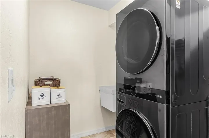1205 Ne 11th Ter, Cape Coral, Florida 33909
