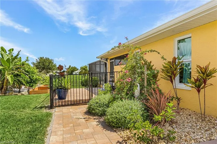 1205 Ne 11th Ter, Cape Coral, Florida 33909