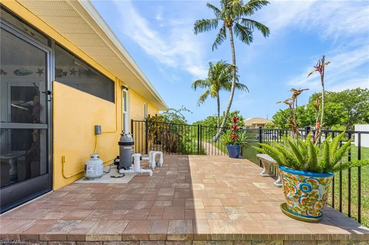 1205 Ne 11th Ter, Cape Coral, Florida 33909