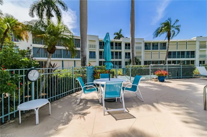 Dining area at Pool