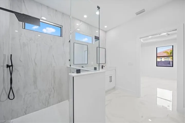 1420 Ne 12th Pl, Cape Coral, Florida 33909
