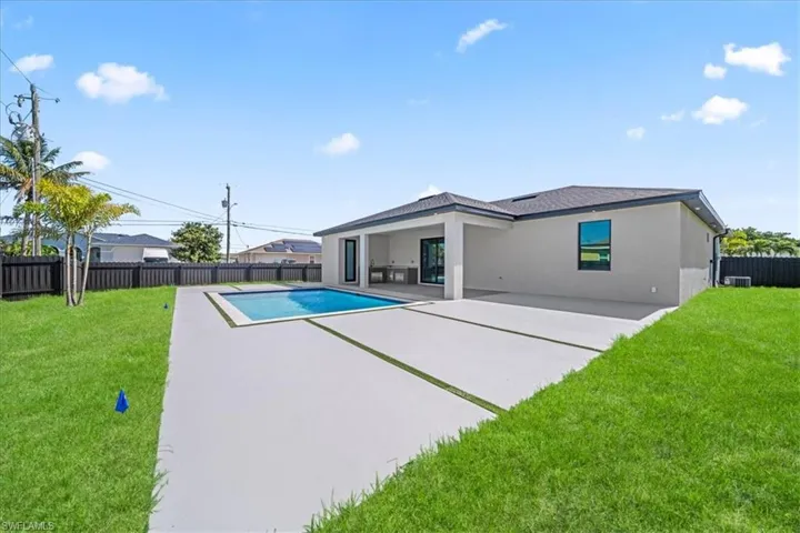 1420 Ne 12th Pl, Cape Coral, Florida 33909