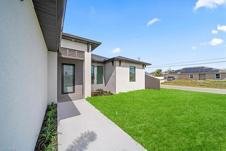 1420 Ne 12th Pl, Cape Coral, Florida 33909