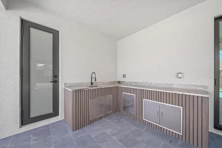 1420 Ne 12th Pl, Cape Coral, Florida 33909